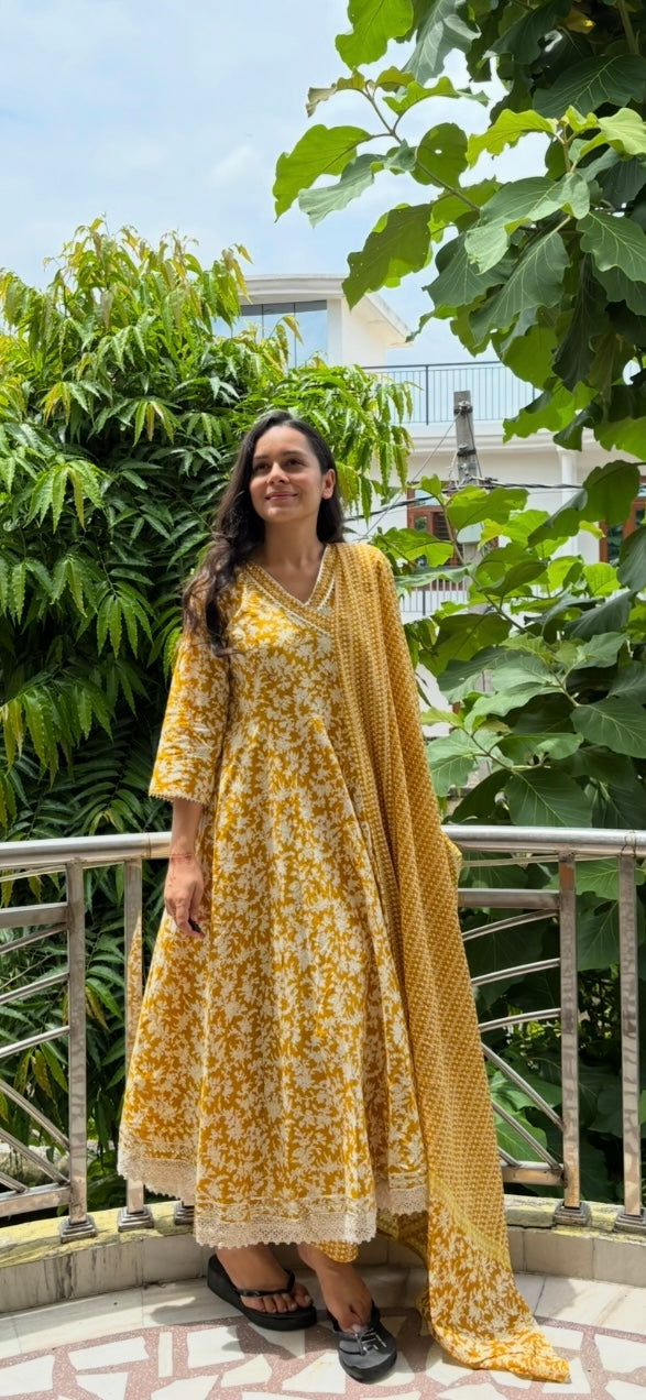 Sunshine Bloom Handblock Anarkali Set š