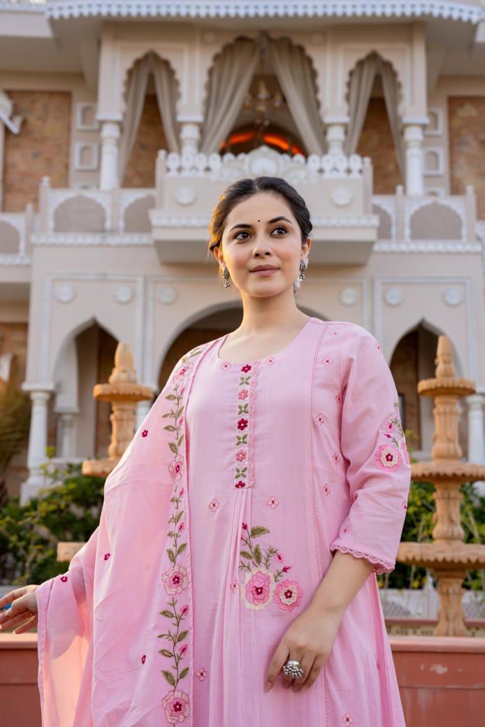 Gulabi Nazakat 💝 – Pink Hand Embroidered Cotton Kurta Set 🌸